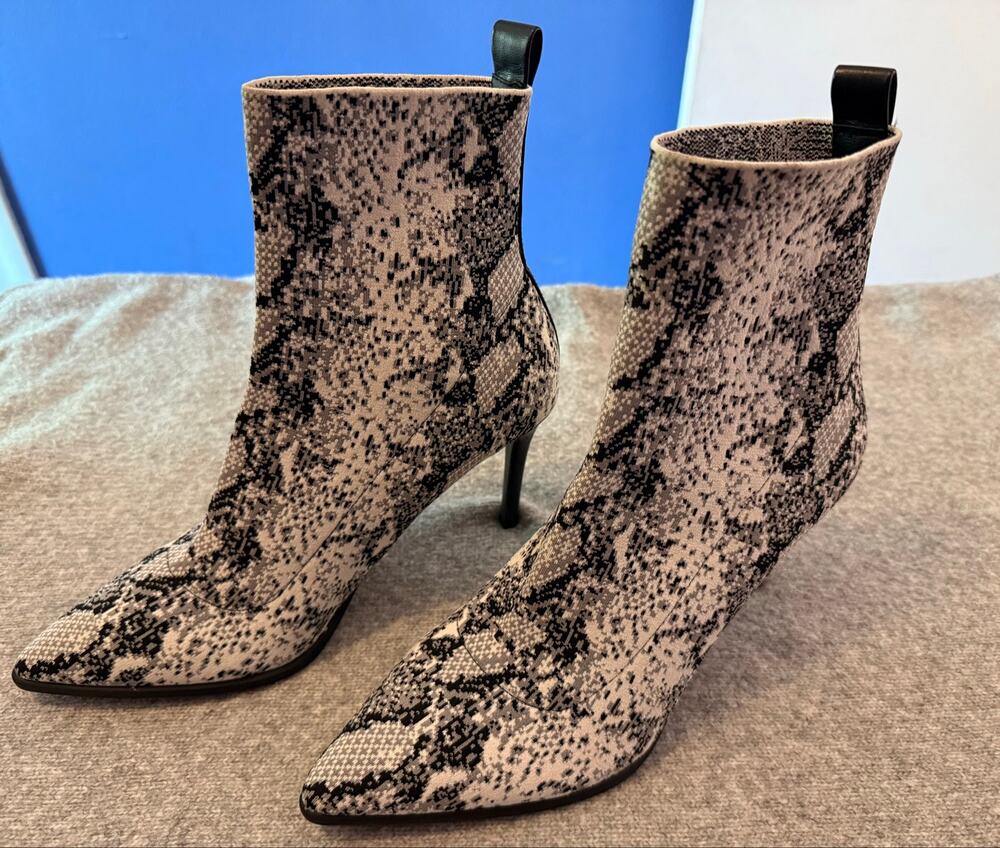 Steve Madden Snakeskin Knit Sock Ankle Booties Pointed Toe Stiletto Size 9.5
